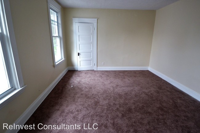Building Photo - 905 Suire Ave