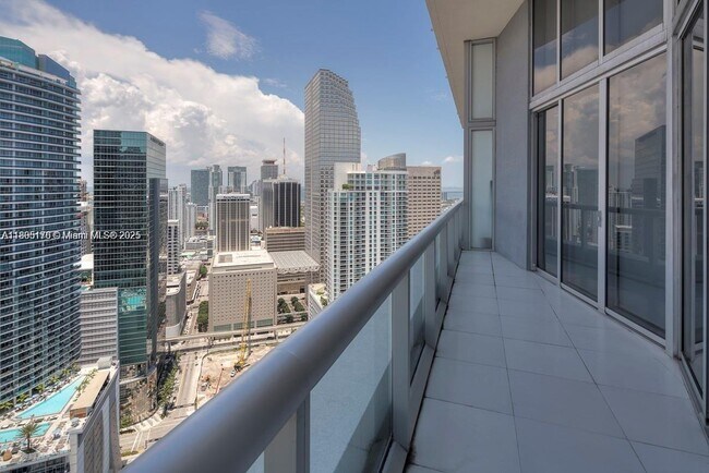 Foto del edificio - 465 Brickell Ave