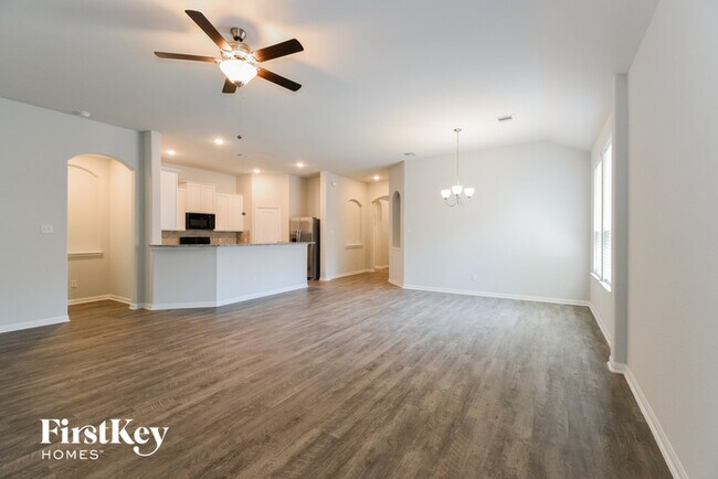 Building Photo - 127 Lk Wy Cir