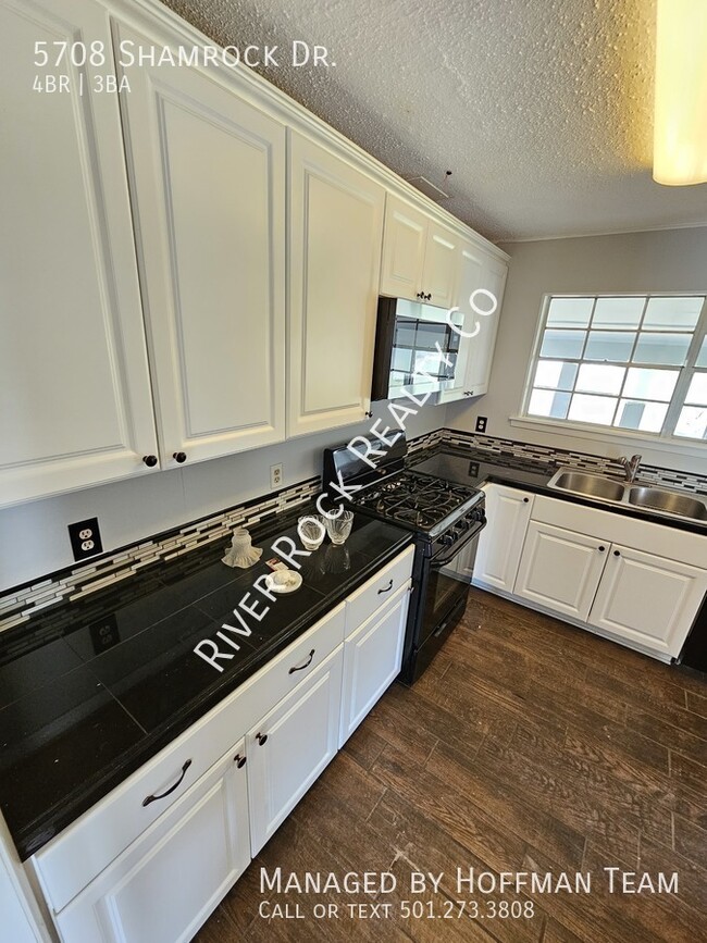 Building Photo - 5708 Shamrock Dr