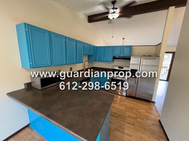 Building Photo - Townhouse Available Now, Open Floor Plan, ...