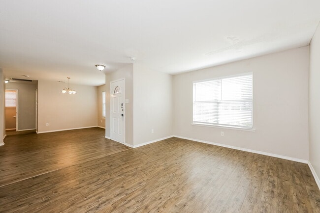 Foto del edificio - 2133 Pecan Creek Dr