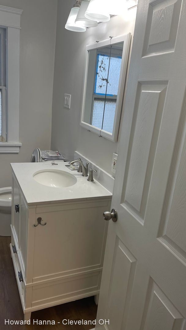 Building Photo - 5 br, 2 bath House - 1447 Elbur Ave.