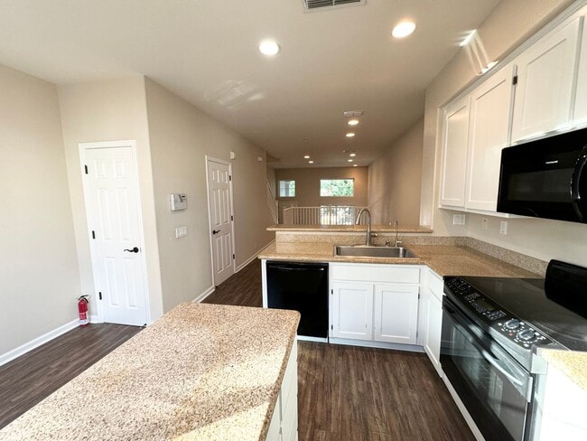 Building Photo - Perfect Shape Downtown Livermore Townhome ...