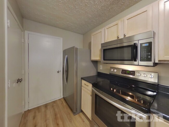 Building Photo - 6750 Pembridge Way