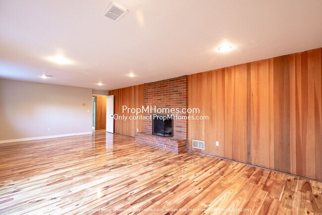 Foto del edificio - Your Fantastic Four Bedroom Home In Gladst...