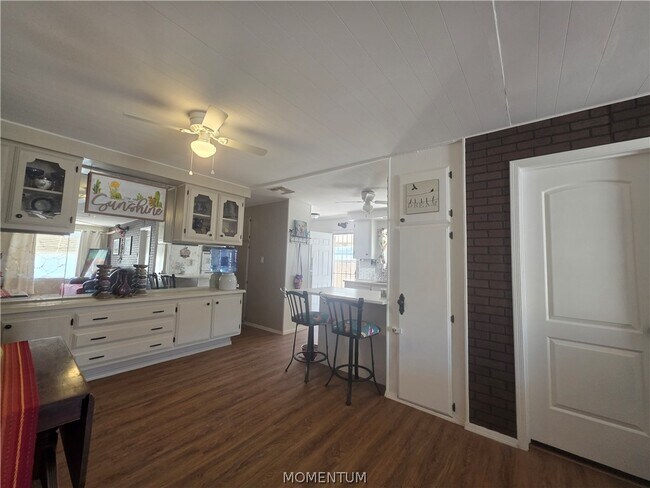 Foto del edificio - 2148 Whitewater Dr