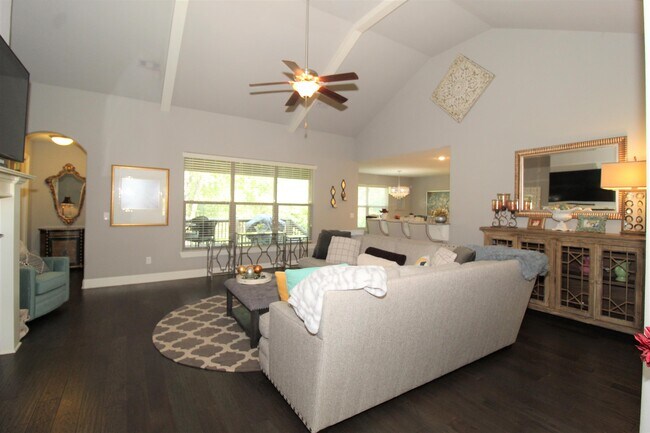 Building Photo - 4027 Benjamin Ln