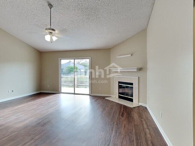 Foto del edificio - 14131 Crestwick Dr E