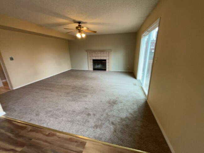 Building Photo - Northwest Tri-Level 5 Bedroom Home For Rent!