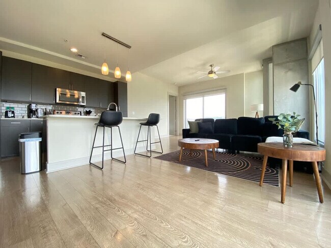 Foto del edificio - 615 W 7th St