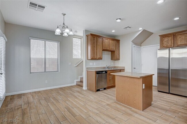 Foto del edificio - 684 Sumatra Pl