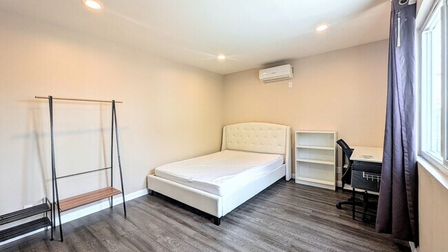 Foto del edificio - 1299 W 37th Dr