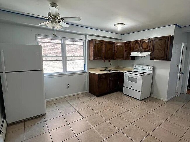 Foto del edificio - 2422 Wilson Ave