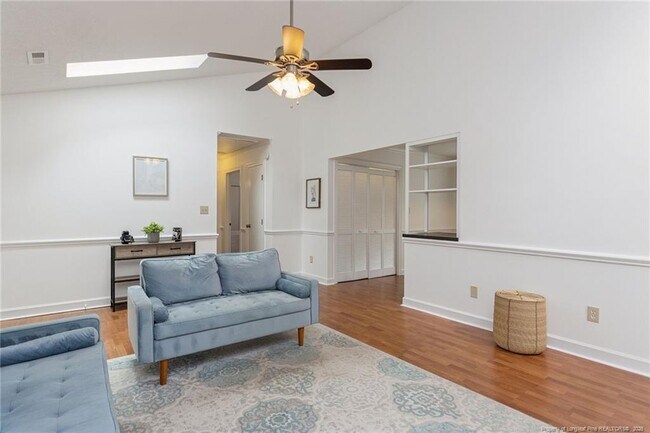 Foto del edificio - 5500 Fortunes Ridge Dr