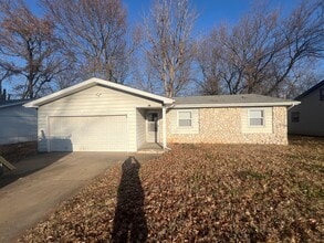 Building Photo - 817 E Rosebrier St