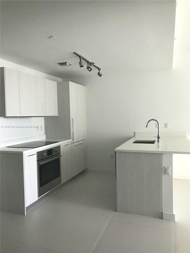 Foto del edificio - 501 NE 31st St