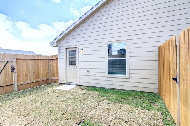 Building Photo - 5564 Plantation Forest Dr