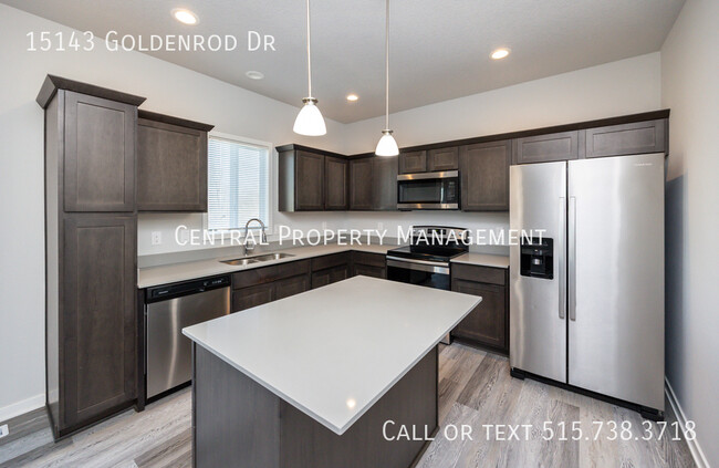 Foto del edificio - 15143 Goldenrod Dr