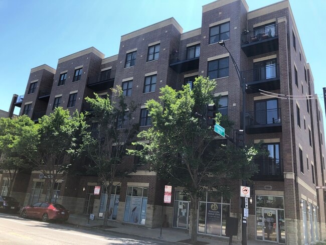 Building Photo - 207 E 31st St. APT 4F