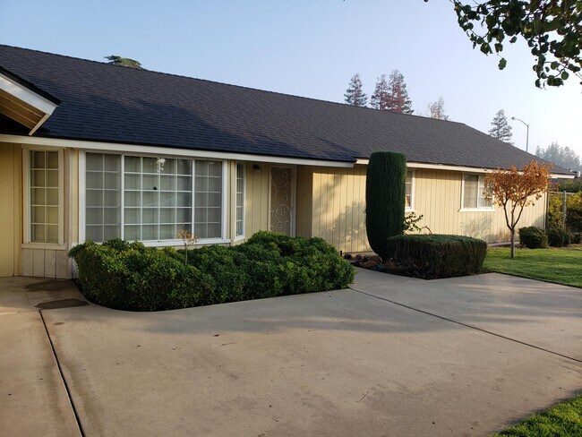 Front - 4589 E Alamos Ave
