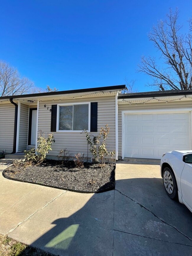 Building Photo - 618 Wilson St