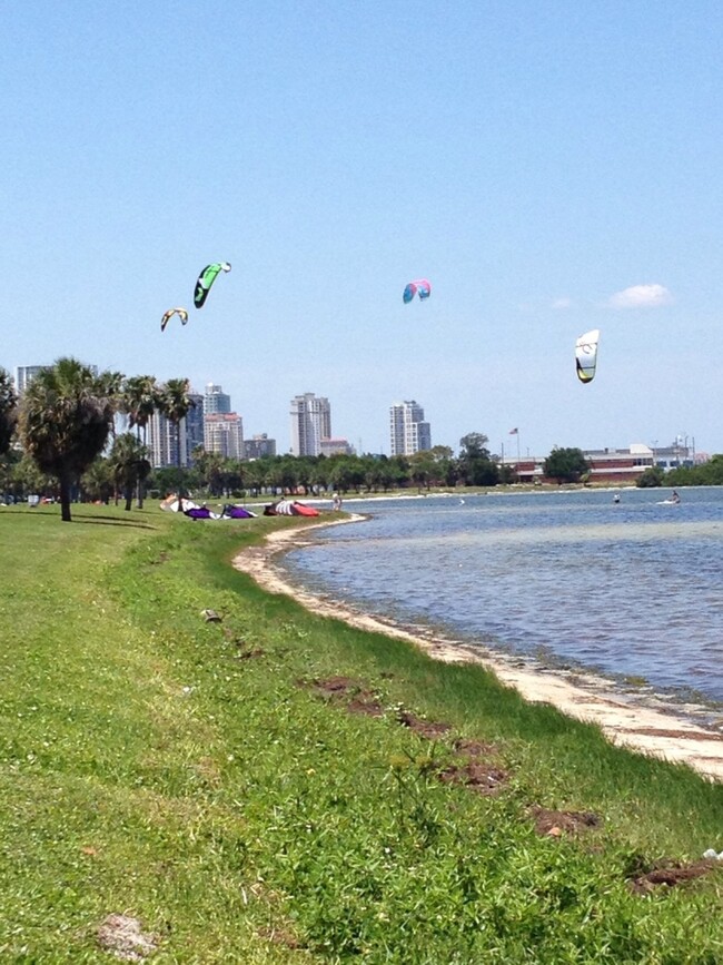 Walk to Lassing Park - 145 18th Ave S