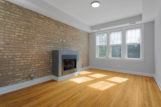 Foto del edificio - 7328 N Damen Ave