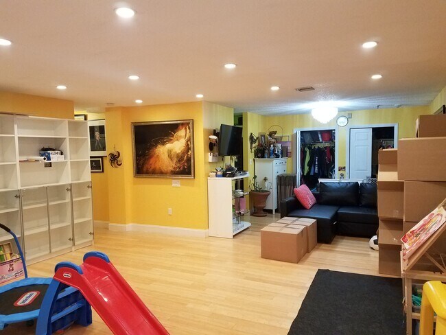 Living room toward closets - 292 Salem St