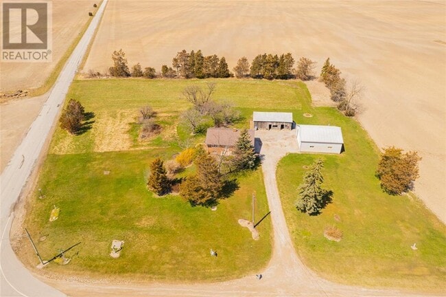 Building Photo - 5726 Lakeshore Rd