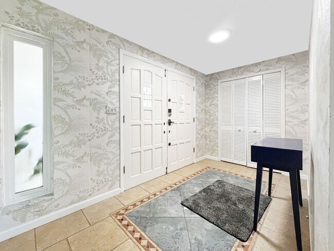 Foto del edificio - Unfurnished Harbor Hills Home with Creek Views – 3 Bed | 2 Bath