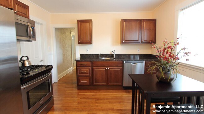 Building Photo - 62 Litchfield St