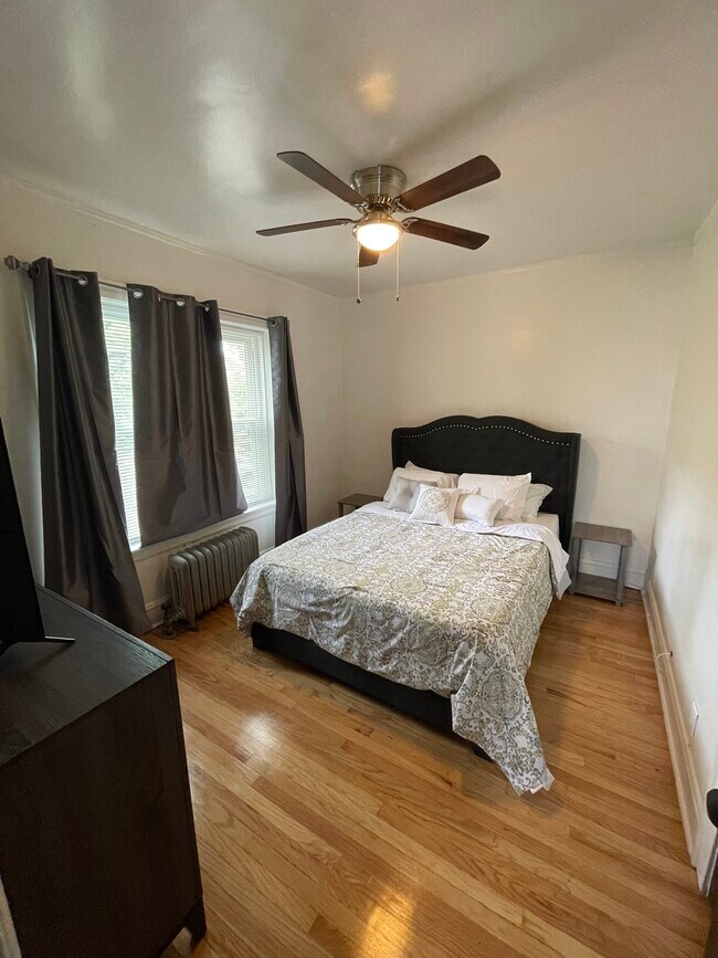 Foto del edificio - 1219 N Laramie Ave