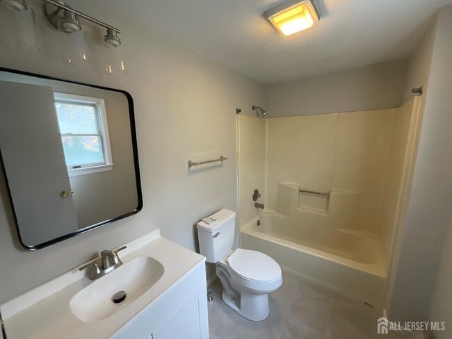 Building Photo - 939 Englishtown Rd