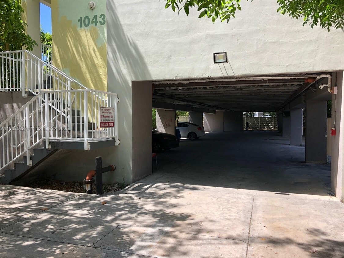 Primary Photo - 1043 NW 4th St