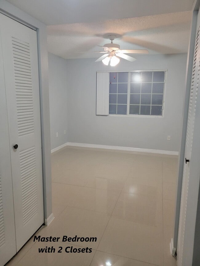 Building Photo - 1400 Crestwood Ct S