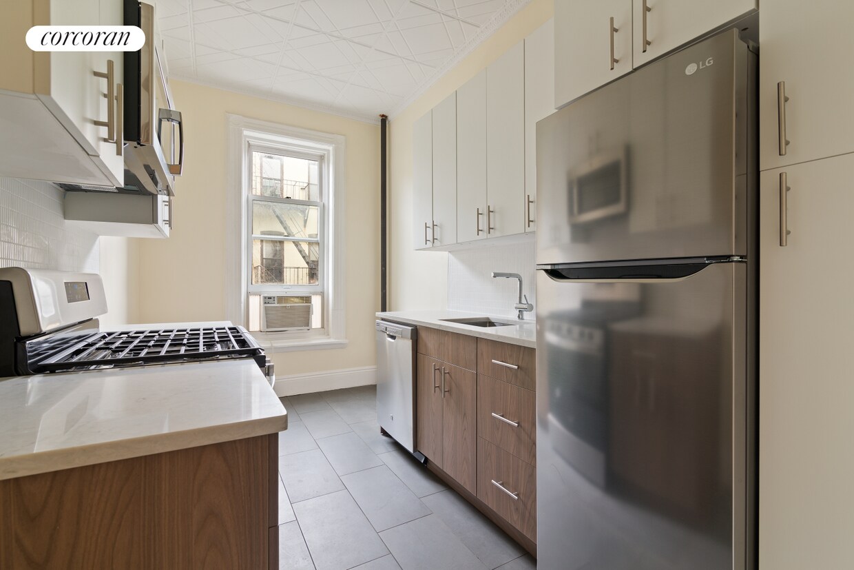 Building Photo - 415 3rd St