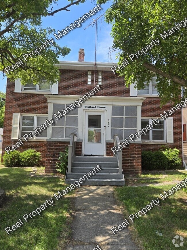 Building Photo - 650 E 4th St