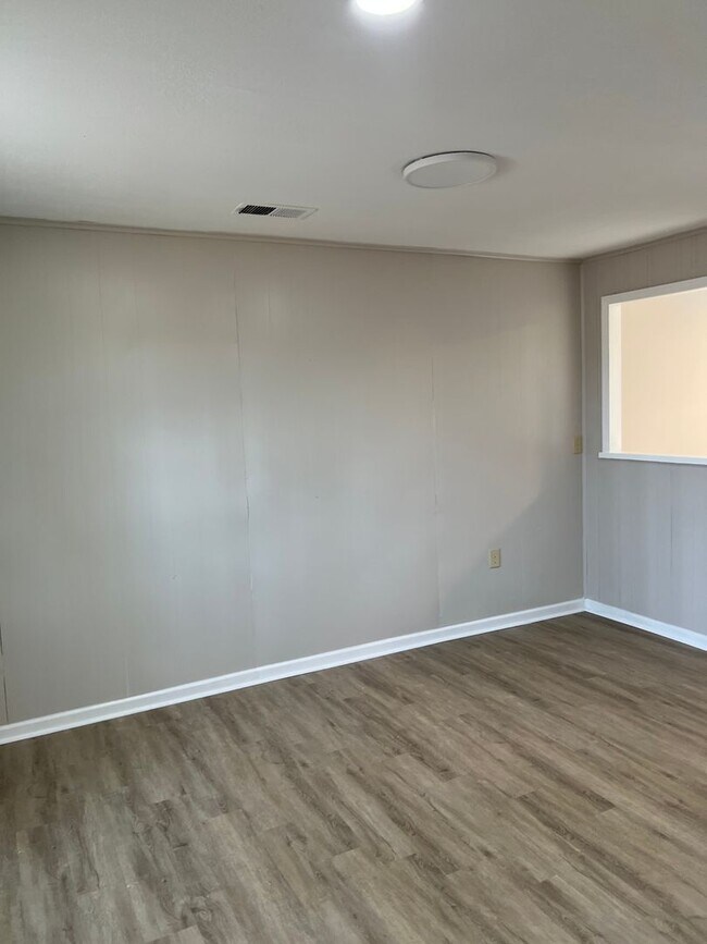 Foto del edificio - 3 Bedroom 1 Bath home in Millington near School