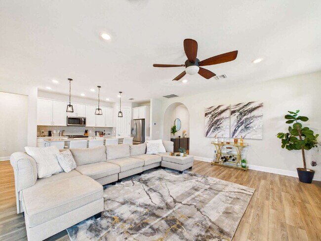 Foto del edificio - Furnished 3 Bedroom, 2 Bath Single-Family Home in The Place at Corkscrew!