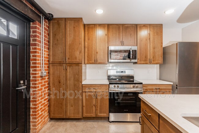 Building Photo - 225 Old South High St