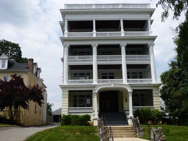 Fachada principal - 673 Oak Hill Ave