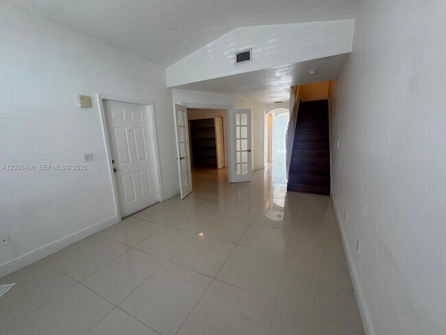Foto del edificio - 4941 Tradewinds Ter