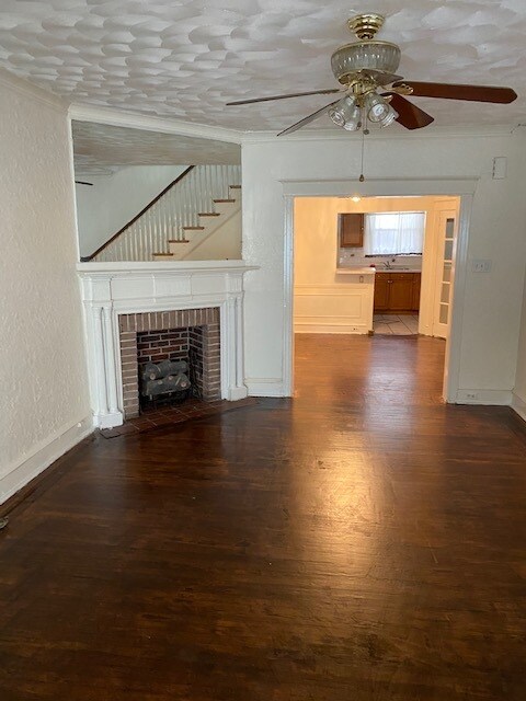 living room - 5339 Irving St