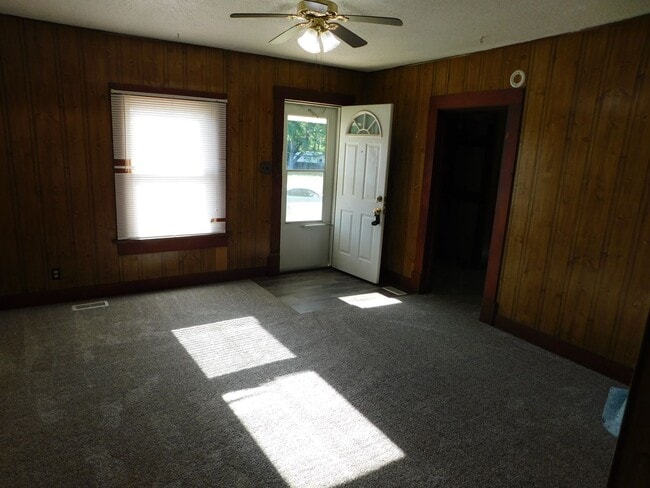 Building Photo - 625 N Taylor St