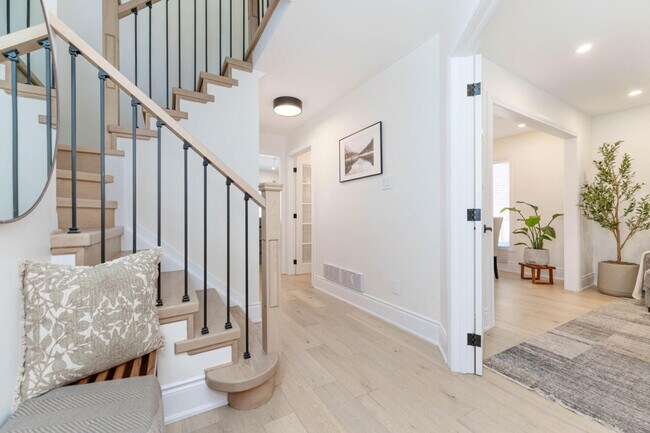 Building Photo - 54 Glenmanor Dr