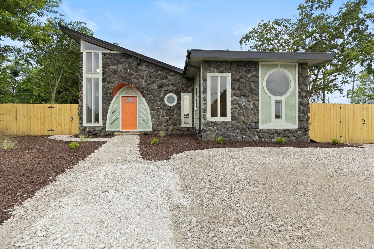 Primary Photo - Stunning Tulsa Gem! 3 Bed 2 Bath