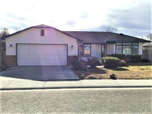 2839 W Santa Clara Dr