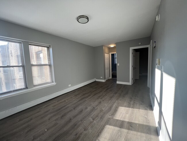 Building Photo - 4611 S Drexel Blvd