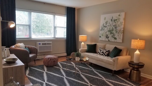 spacious living areas - The Crossings at Menlo Park